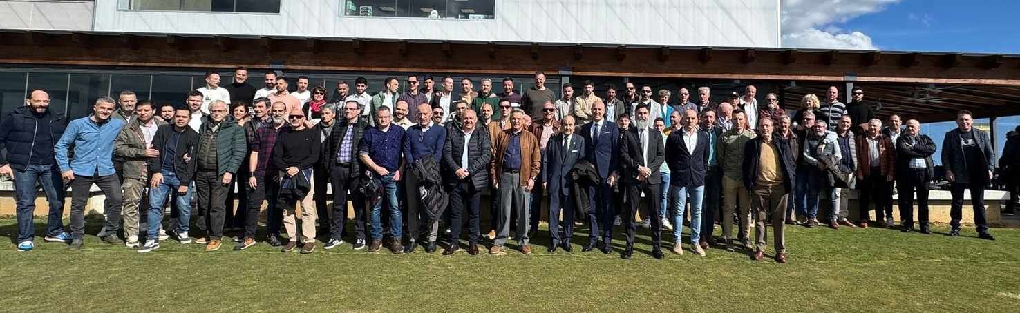 Los policías de aquella unidad, reunidos para conmemorar su 40 aniversario.