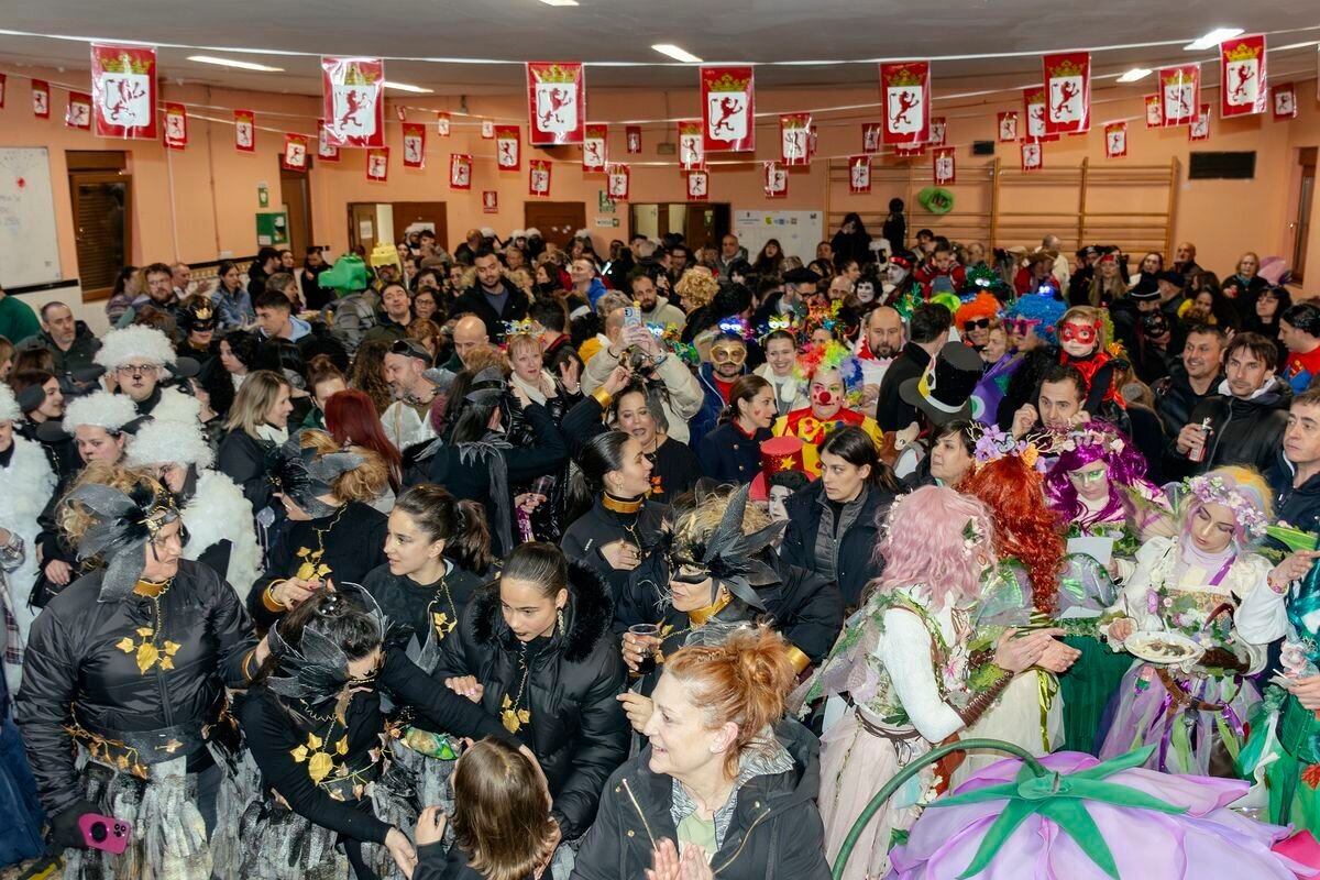 La Virgen del Camino se viste de Carnaval.