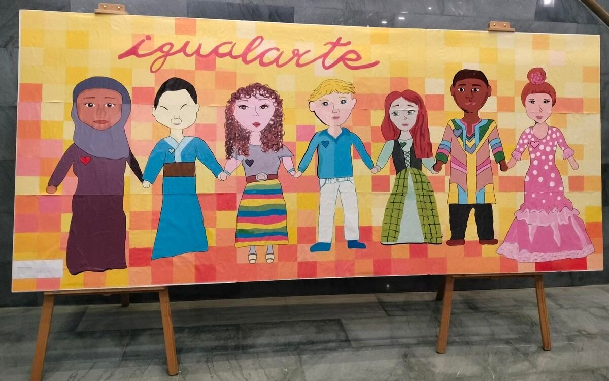 Mural elaborado por alumnos del Instituto Virgen de la Encina.