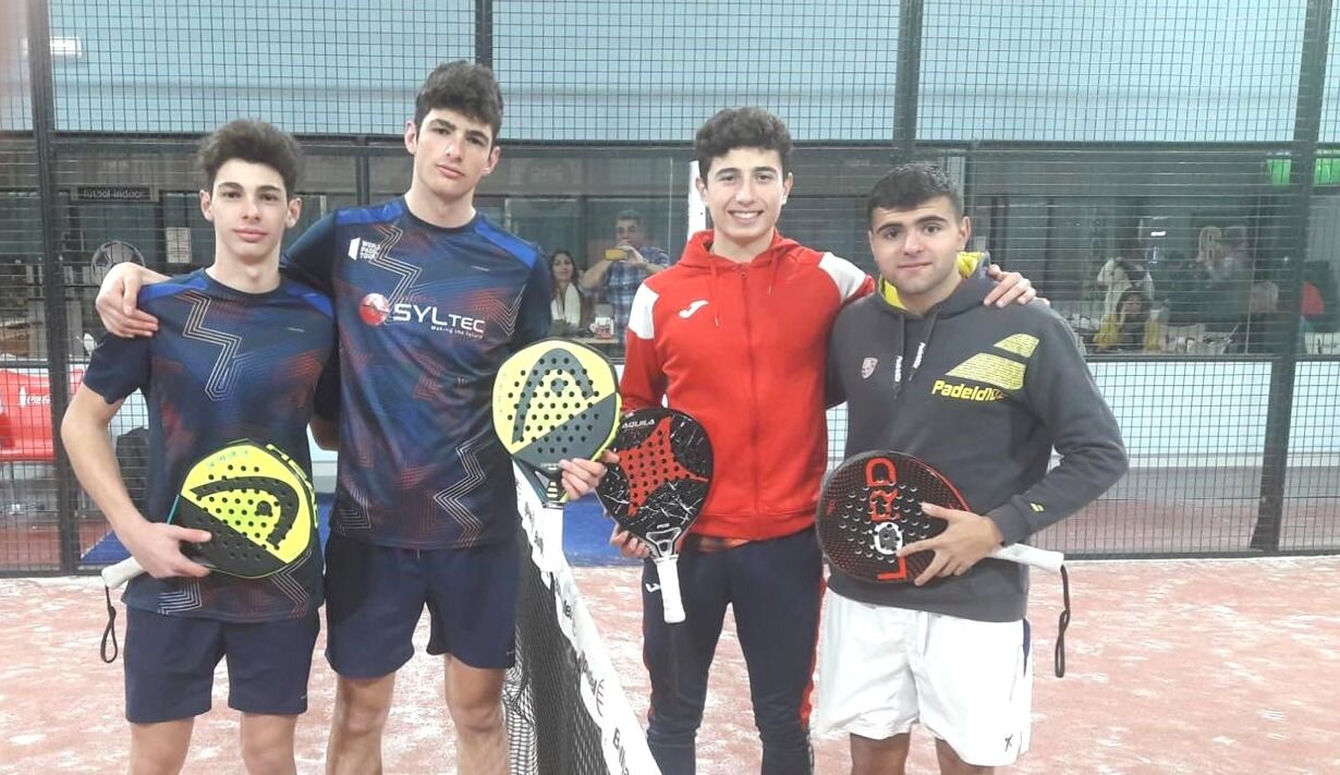 Alejandro González y su pareja de pádel antes de la final del torneo federado absoluto de Ávila.